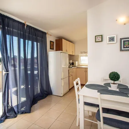 Apartamento Lastavica-1 By Interhome