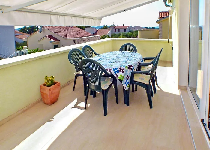 Appartamento Lastavica-1 By Interhome